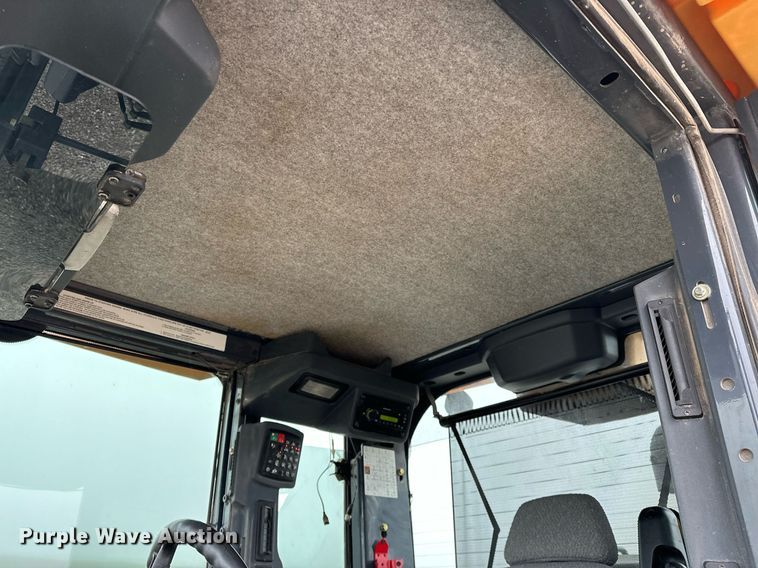 image for item LK9738 2013 John Deere  772G motor grader