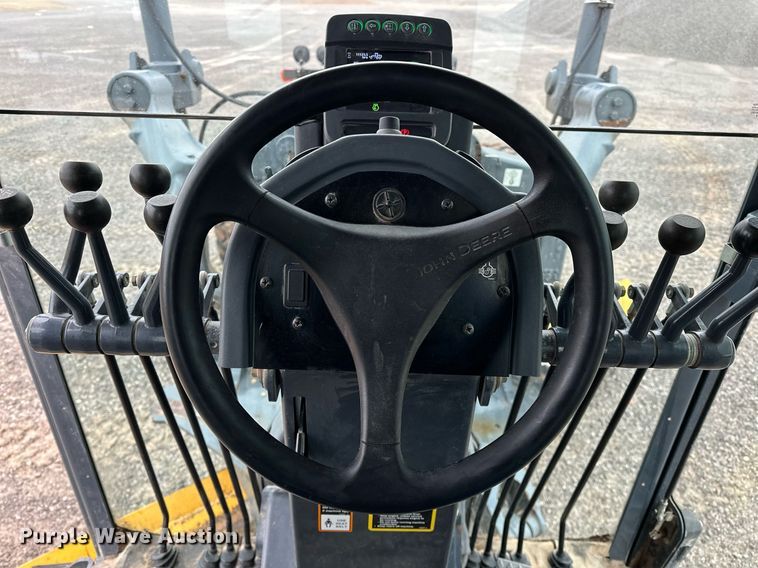 image for item LK9738 2013 John Deere  772G motor grader