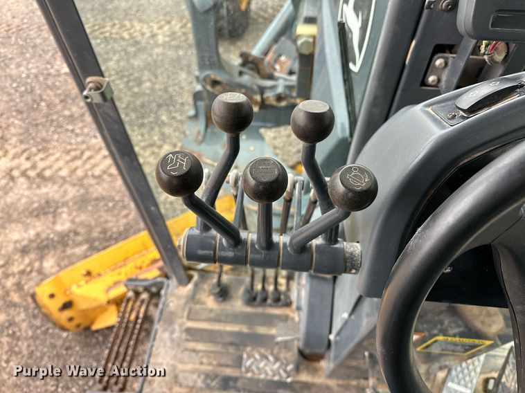 image for item LK9738 2013 John Deere  772G motor grader