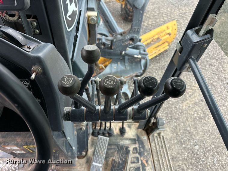 image for item LK9738 2013 John Deere  772G motor grader