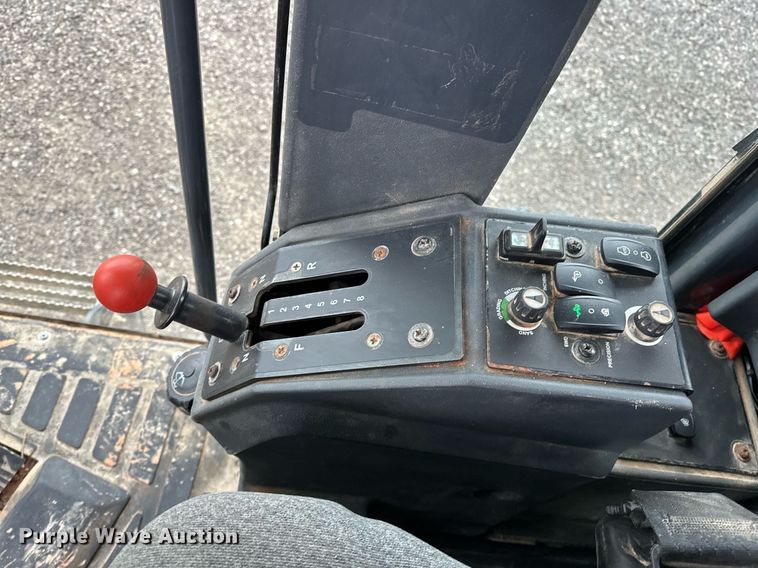 image for item LK9738 2013 John Deere  772G motor grader