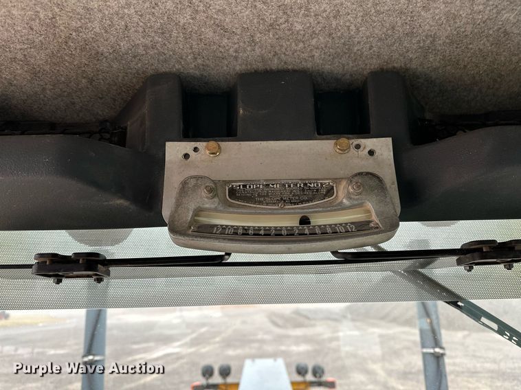 image for item LK9738 2013 John Deere  772G motor grader