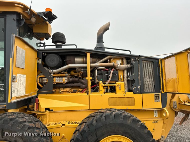 image for item LK9738 2013 John Deere  772G motor grader