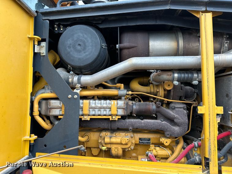 image for item LK9738 2013 John Deere  772G motor grader