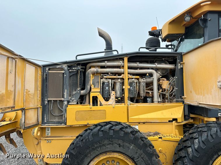 image for item LK9738 2013 John Deere  772G motor grader