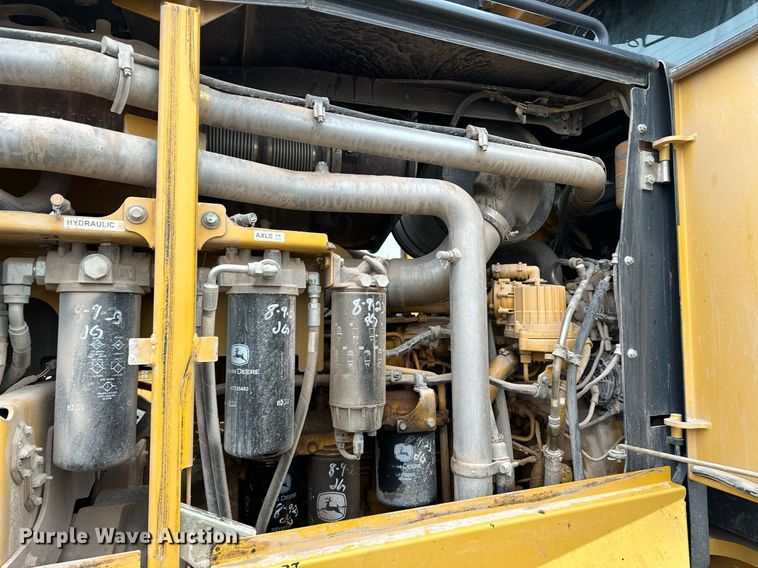 image for item LK9738 2013 John Deere  772G motor grader