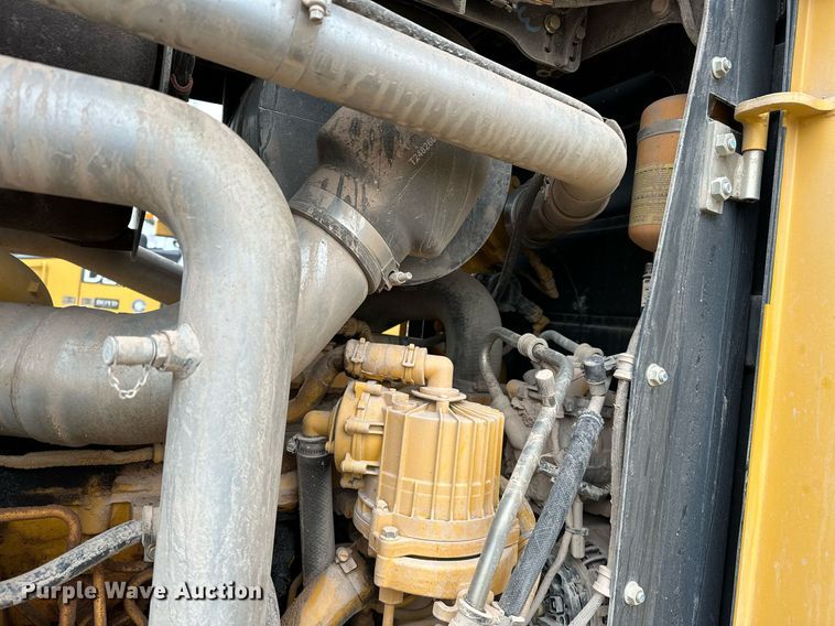 image for item LK9738 2013 John Deere  772G motor grader