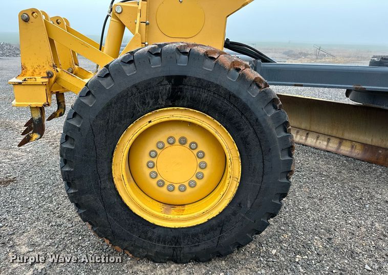 image for item LK9738 2013 John Deere  772G motor grader