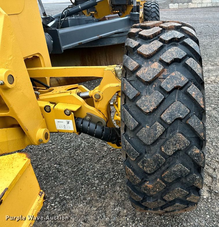 image for item LK9738 2013 John Deere  772G motor grader