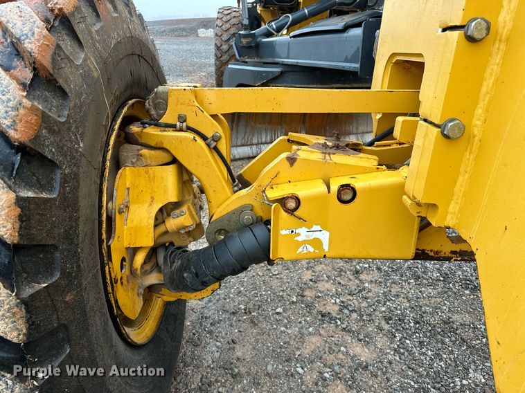 image for item LK9739 2014 John Deere 772GP motor grader