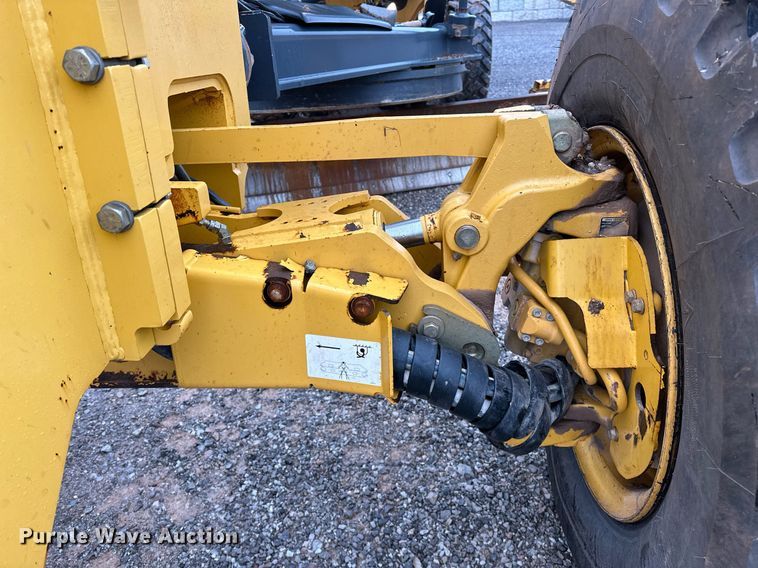 image for item LK9739 2014 John Deere 772GP motor grader