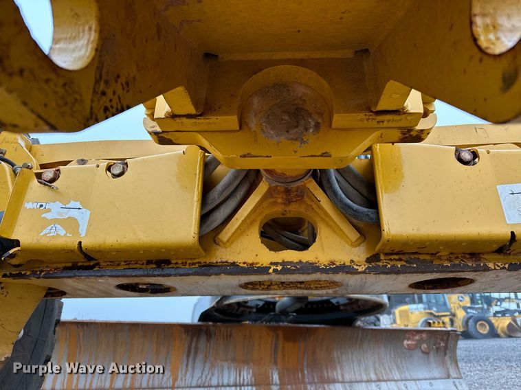 image for item LK9739 2014 John Deere 772GP motor grader