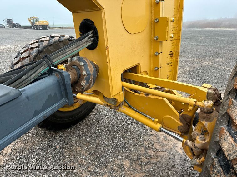 image for item LK9739 2014 John Deere 772GP motor grader