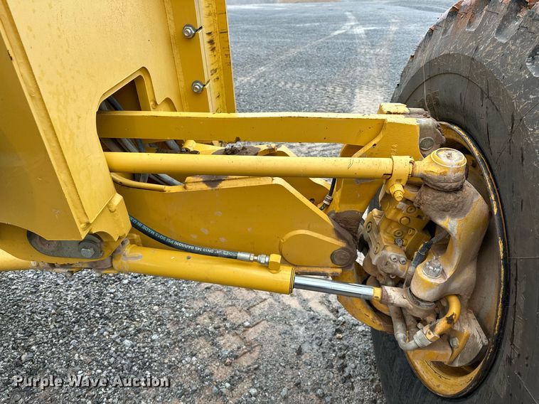 image for item LK9739 2014 John Deere 772GP motor grader