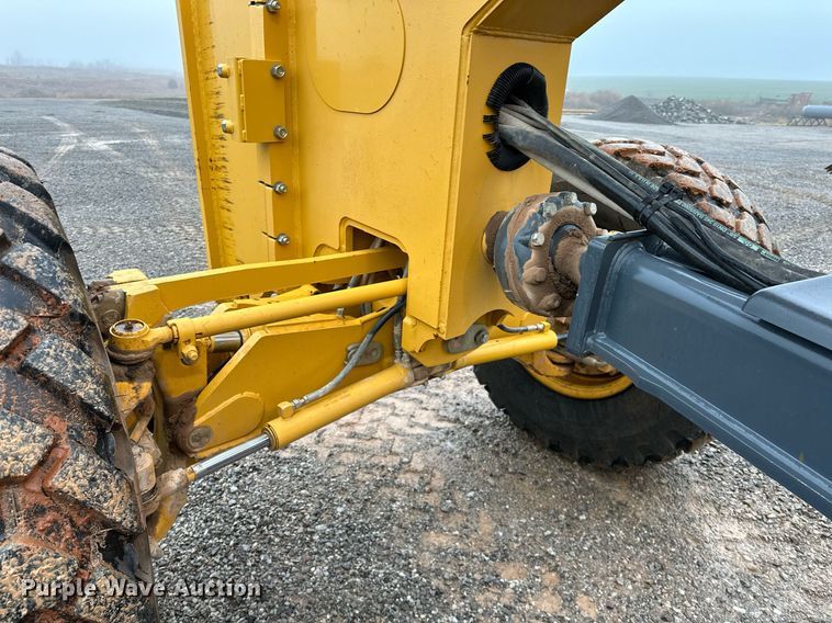 image for item LK9739 2014 John Deere 772GP motor grader