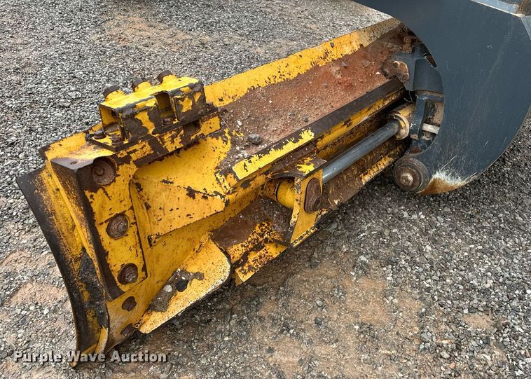 image for item LK9739 2014 John Deere 772GP motor grader