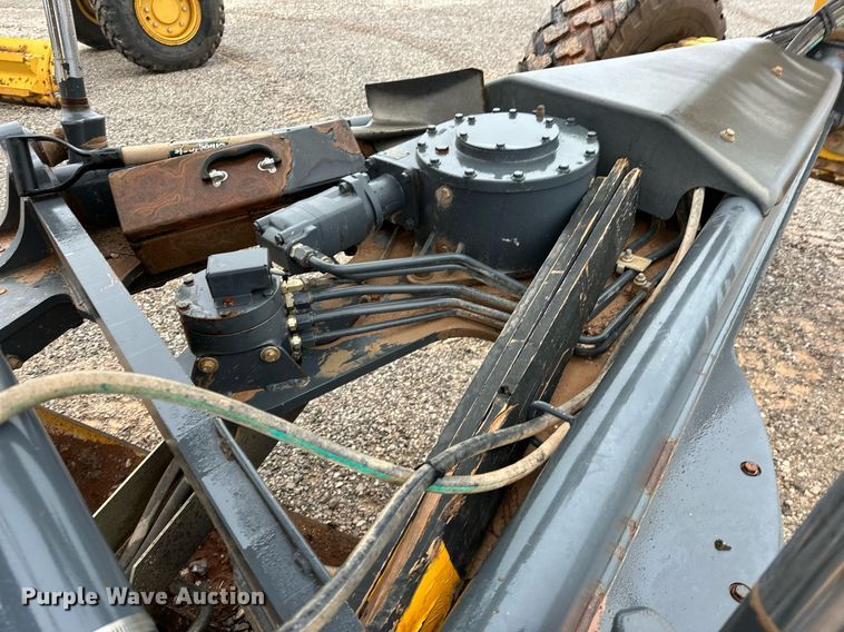 image for item LK9739 2014 John Deere 772GP motor grader