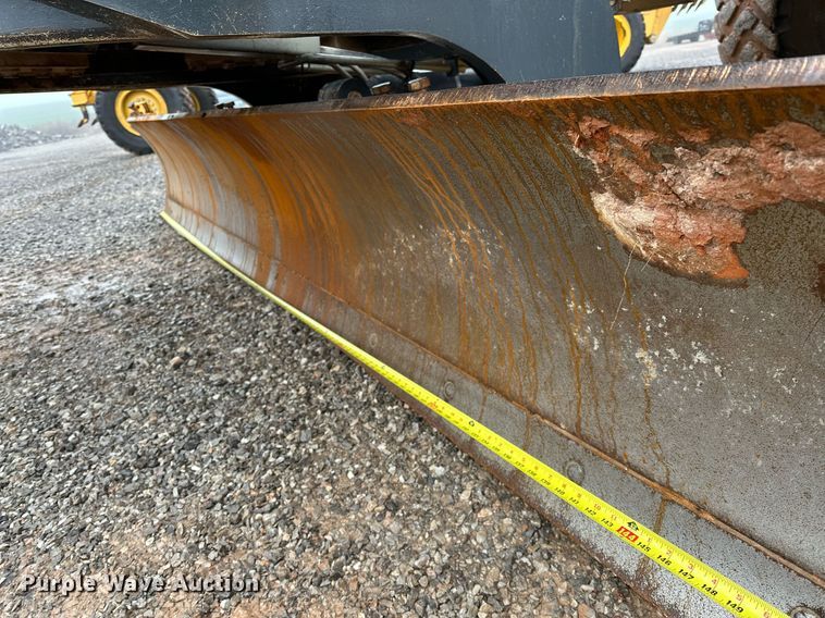 image for item LK9739 2014 John Deere 772GP motor grader