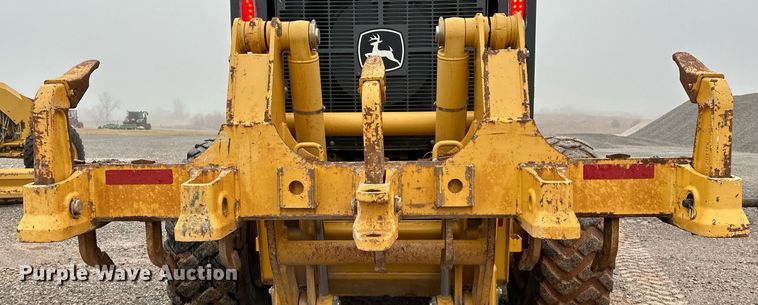 image for item LK9739 2014 John Deere 772GP motor grader