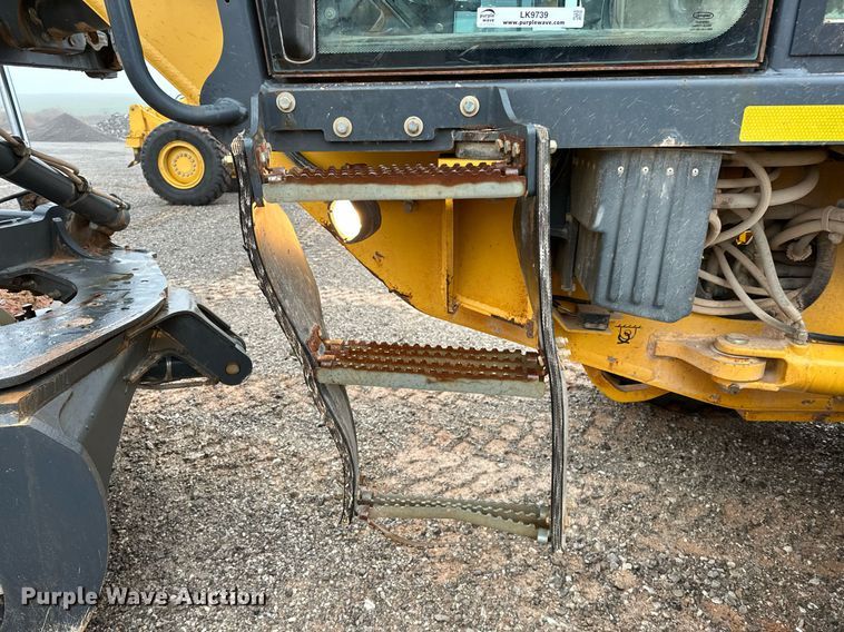 image for item LK9739 2014 John Deere 772GP motor grader