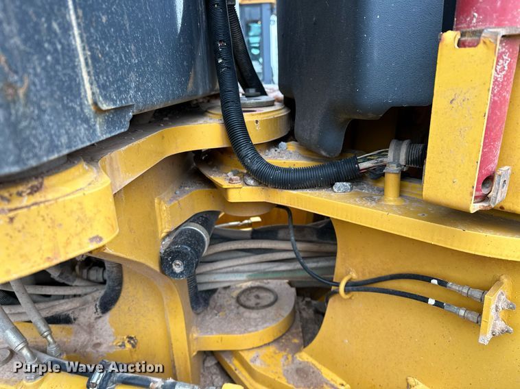 image for item LK9739 2014 John Deere 772GP motor grader