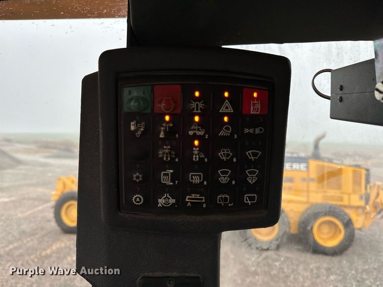 image for item LK9739 2014 John Deere 772GP motor grader