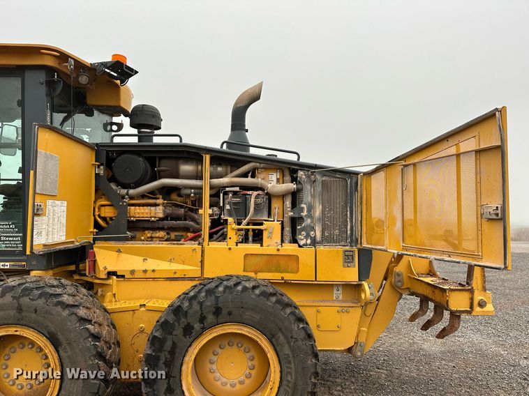 image for item LK9739 2014 John Deere 772GP motor grader