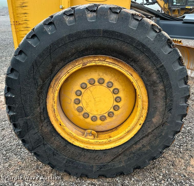 image for item LK9739 2014 John Deere 772GP motor grader