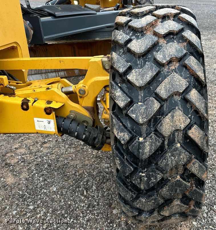 image for item LK9739 2014 John Deere 772GP motor grader