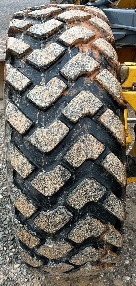 image for item LK9739 2014 John Deere 772GP motor grader