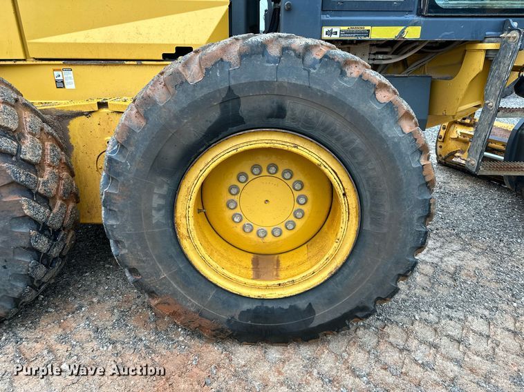 image for item LK9739 2014 John Deere 772GP motor grader