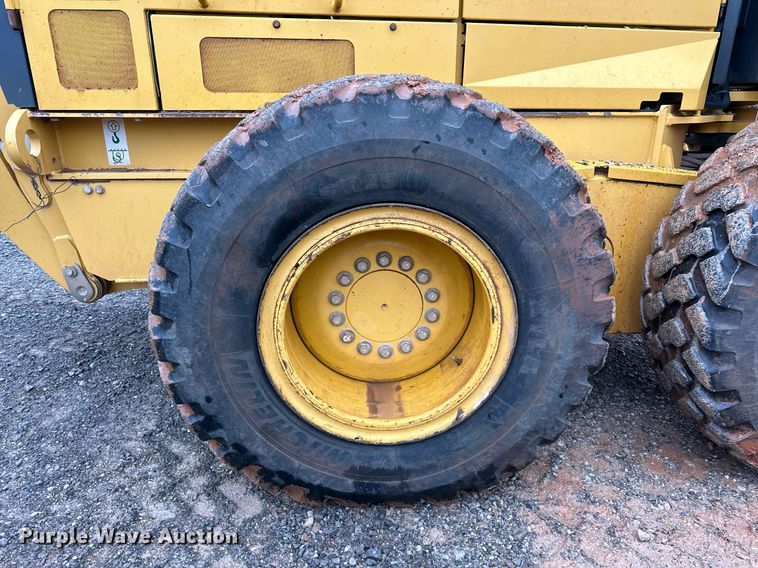 image for item LK9739 2014 John Deere 772GP motor grader