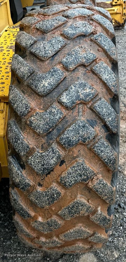 image for item LK9739 2014 John Deere 772GP motor grader