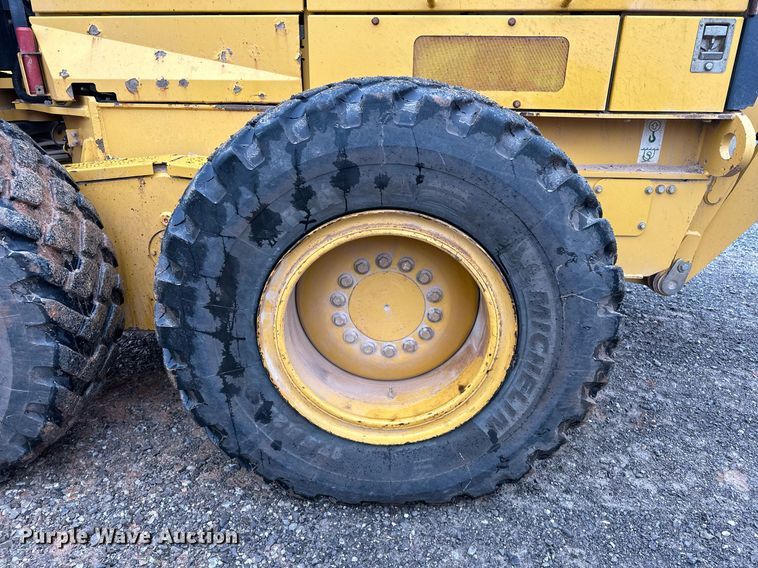 image for item LK9739 2014 John Deere 772GP motor grader