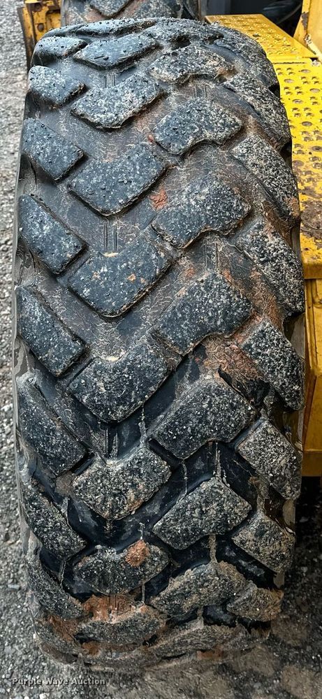 image for item LK9739 2014 John Deere 772GP motor grader