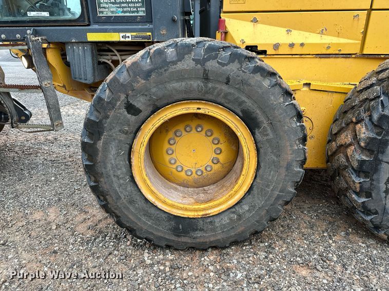 image for item LK9739 2014 John Deere 772GP motor grader