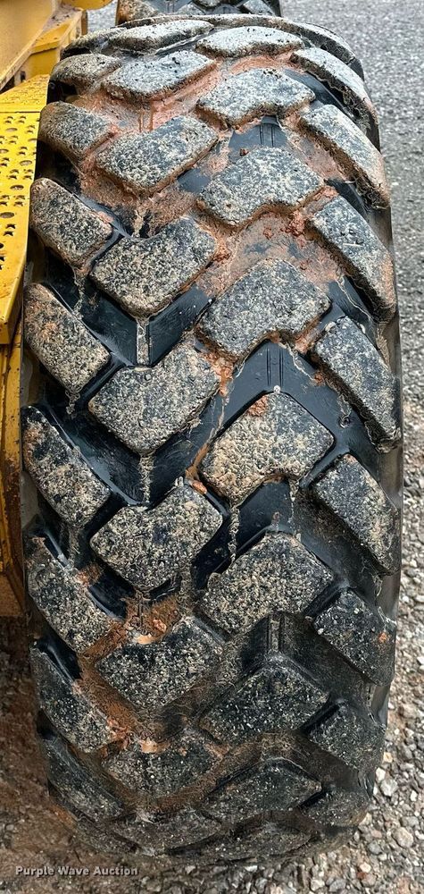 image for item LK9739 2014 John Deere 772GP motor grader