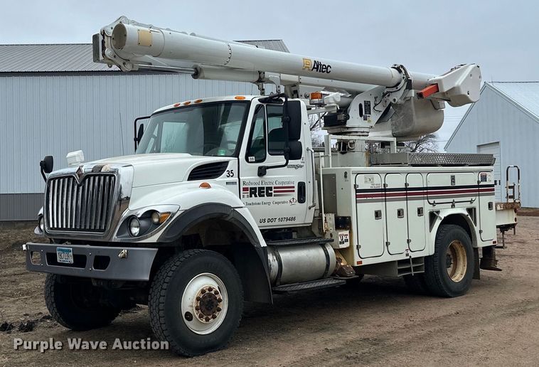 image for item LO9464 2011 International  7300 FSA bucket truck