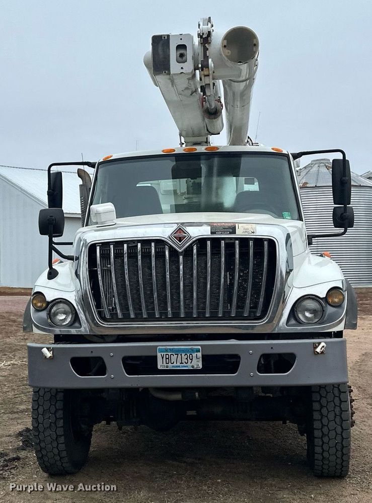 image for item LO9464 2011 International  7300 FSA bucket truck