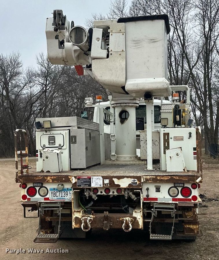 image for item LO9464 2011 International  7300 FSA bucket truck