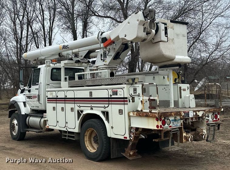 image for item LO9464 2011 International  7300 FSA bucket truck