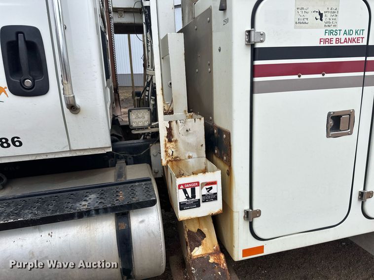 image for item LO9464 2011 International  7300 FSA bucket truck