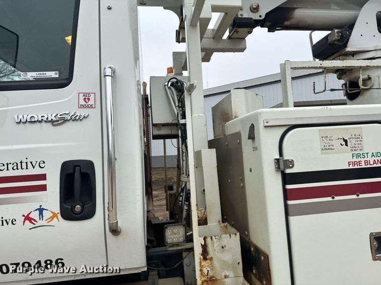 image for item LO9464 2011 International  7300 FSA bucket truck