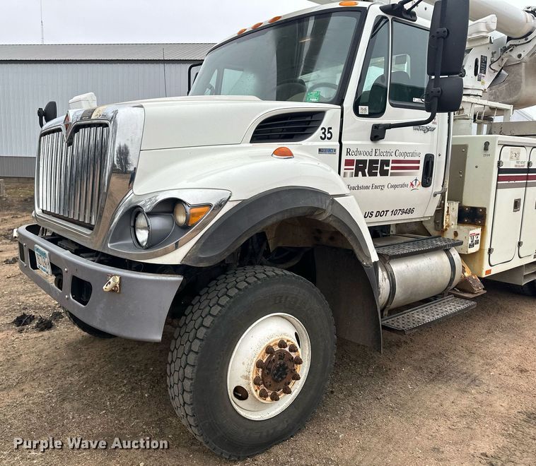 image for item LO9464 2011 International  7300 FSA bucket truck