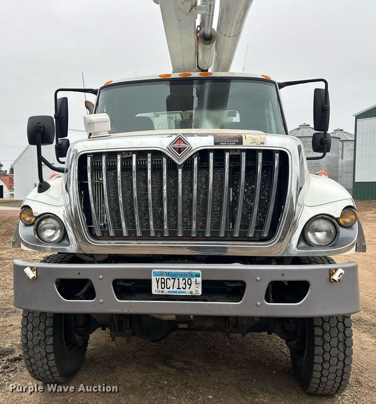 image for item LO9464 2011 International  7300 FSA bucket truck