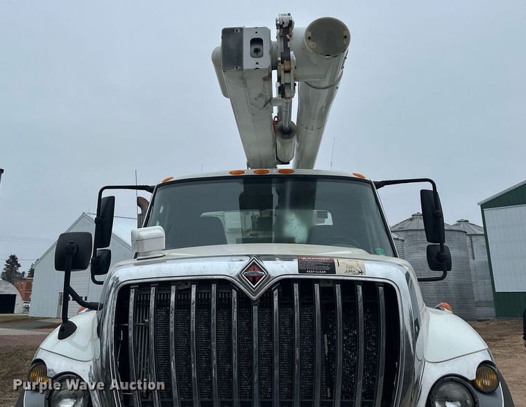 image for item LO9464 2011 International  7300 FSA bucket truck