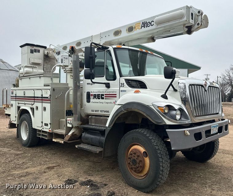 image for item LO9464 2011 International  7300 FSA bucket truck