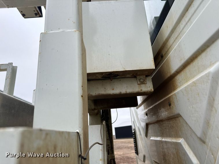 image for item LO9464 2011 International  7300 FSA bucket truck