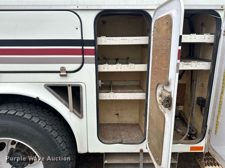 image for item LO9464 2011 International  7300 FSA bucket truck