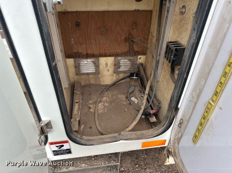 image for item LO9464 2011 International  7300 FSA bucket truck